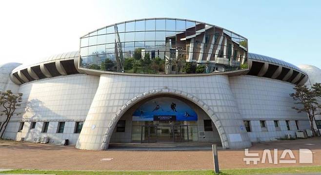 [전주=뉴시스]윤난슬 기자 = 전주빙상경기장.(사진=전주시설공단 제공)