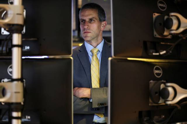 미국 뉴욕 뉴욕증권거래소에서 한 트레이더가 업무를 보고 있다. 로이터연합뉴스