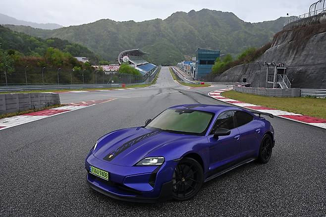 포르쉐 타이칸 터보 GT 바이작 패키지. 사진: 김학수 기자