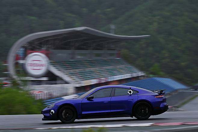 포르쉐 타이칸 터보 GT 바이작 패키지. 사진: 김학수 기자