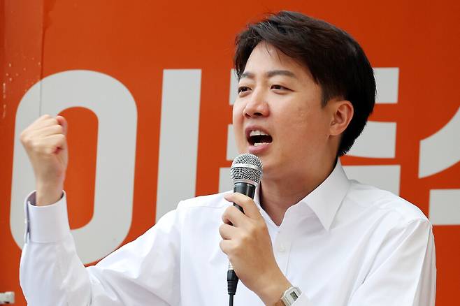 이준석 개혁신당 대선 후보가 5월19일 오후 광주 북구 전남대학교 후문 앞에서 열린 유세에서 지지를 호소하고 있다. ⓒ연합뉴스