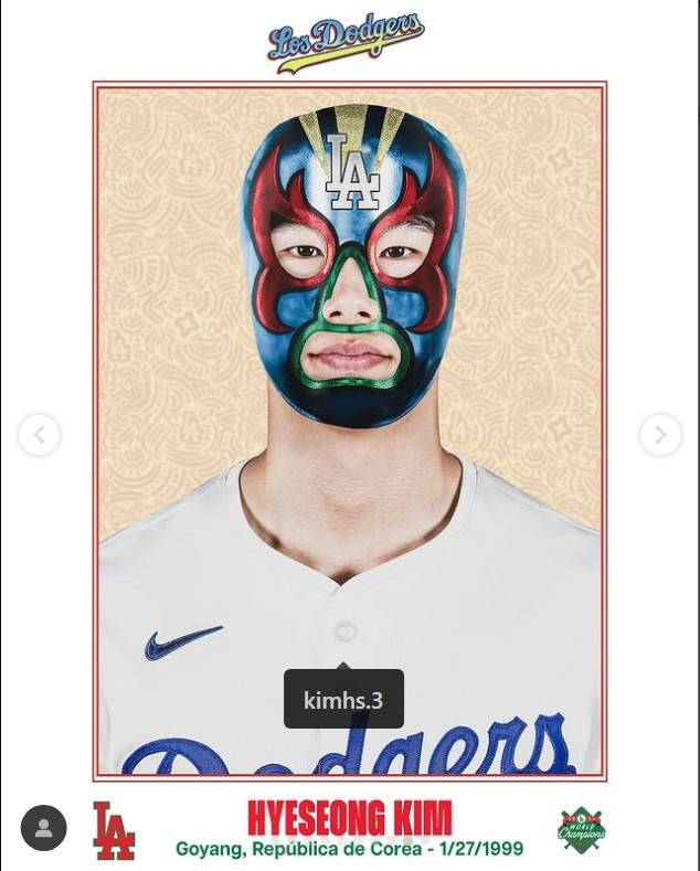 21일 애리조나전 9번 2루수로 출전하는 김혜성. 다저스 SNS는 이날 멕시코 문화유산의 밤을 기념해 프로레슬러 가면을 쓴 모습으로 선수들을 소개했다.
