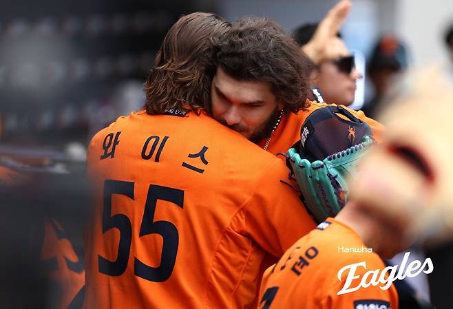 한화 외인투수 폰세와 와이스. 한화 이글스 제공