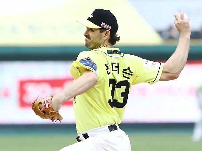 ▲ 올 시즌 한층 업그레이드된 기량으로 팀 마운드를 이끌고 있는 드류 앤더슨 ⓒSSG랜더스