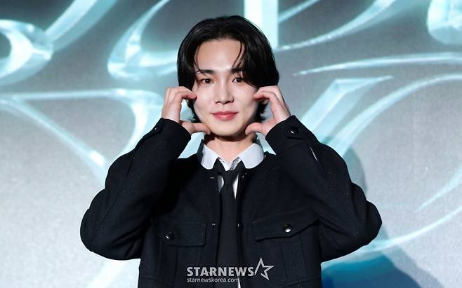 [서울=뉴시스] 김혜진 기자 = 그룹 샤이니 키가 23일 오전 서울 영등포구 페어몬트호텔에서 열린 세 번째 미니앨범 '플레저 숍(Pleasure Shop)' 발매 기념 기자간담회에서 포즈를 취하고 있다.  타이틀 곡 '플레저 숍(Pleasure Shop)'은 독특한 신스 패드 패턴과 드럼 비트가 댄서블하게 어우러진 일렉트로 하우스 장르의 곡이다. 2024.09.23. jini@newsis.com /사진=김혜진