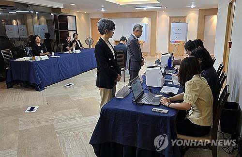 멕시코서 대선 재외투표 (멕시코시티=연합뉴스) 이재림 특파원 = 제21대 대통령선거 재외투표 첫날인 20일(현지시간) 멕시코시티 소재 주멕시코 한국대사관에 투표소가 마련돼 있다. 2025.5.21