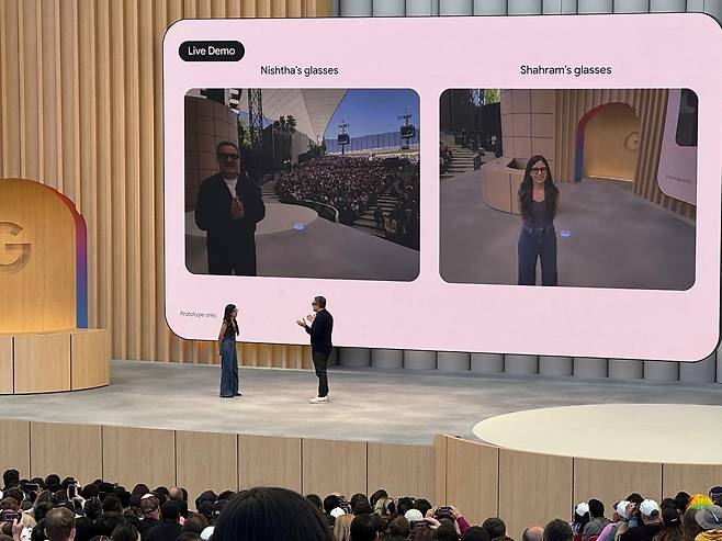 구글-삼성전자 협업 스마트 안경 시연 [마운틴뷰(미 캘리포니아주)=연합뉴스]