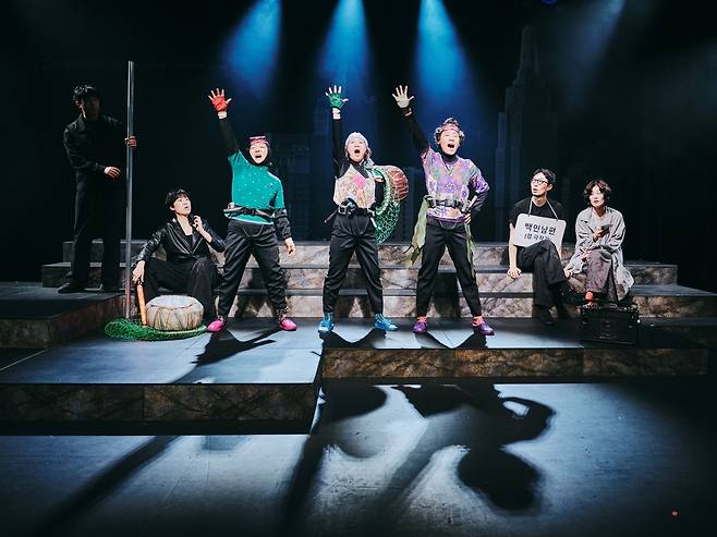 연극 '엔들링스' 공연 모습[두산아트센터 제공. 재판매 및 DB 금지]