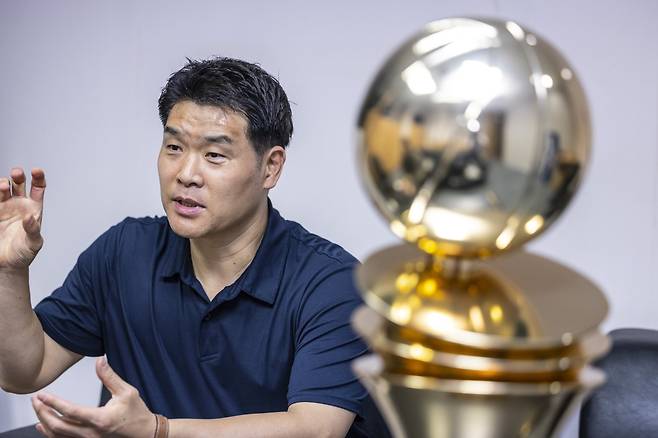 창원 LG 28년 만의 우승 이끈 조상현 감독 (서울=연합뉴스) 황광모 기자 = 프로농구 창원 LG의 28년 만의 우승을 이끈 조상현 감독이 21일 서울 강남구 KBL에서 연합뉴스와 인터뷰를 하고 있다. 2025.5.21 hkmpooh@yna.co.kr