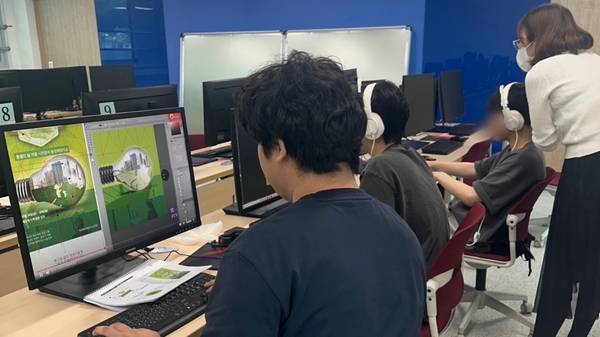 금곡고등학교 학생들이  방과후 학교에서  자격증 취득반 공부를 하고 있다. 2025.5.22 /구리남양주교육지원청 제공