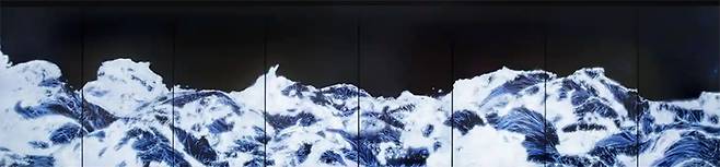 팀랩作 ‘Black Wave’