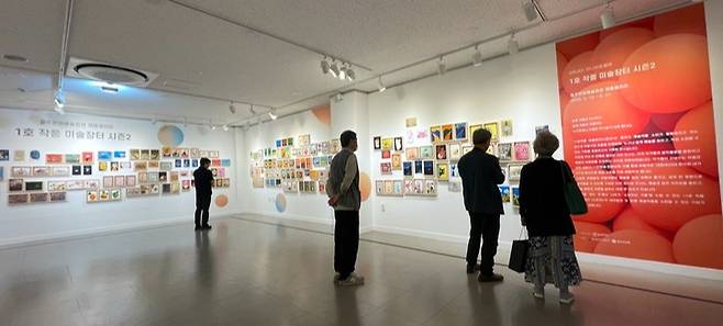 (재)울주문화재단은 지난 13일부터 울주문화예술회관 채움갤러리에서 '1호 작품 미술장터' 시즌2를 열고 있다.