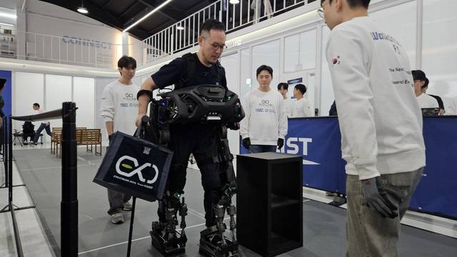 KAIST Exo Lab의 WalkON Suit F1