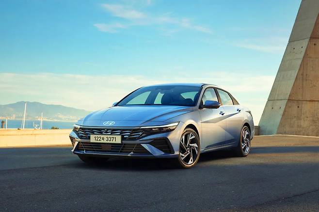 현대차 현행 아반떼