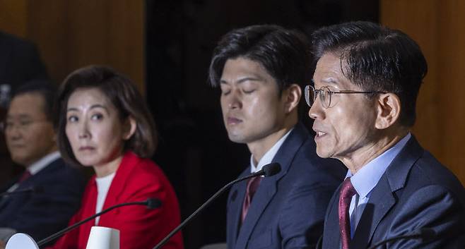 김문수 국민의힘 대선후보가 22일 서울 여의도 한국거래소에서 열린 중앙선거대책위원회 현장 회의에 참석해 주식시장 활성화를 위한 대책을 말하고 있다. (사진=연합뉴스)