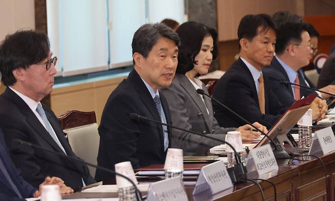 이주호 대통령 권한대행 부총리 겸 교육부 장관이 22일 정부서울청사에서 제7차 APEC 준비위원회 회의를 하고 있다.(사진=연합뉴스 제공)