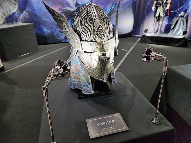 - 9999개 한정 레플리카 '추적자의 투구' 실물