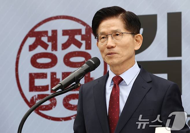 김문수 국민의힘 대통령 후보가 22일 서울 여의도 중앙당사에서 정치개혁 관련 긴급 기자회견을 하고 있다. 2025.5.22/뉴스1 ⓒ News1 김민지 기자