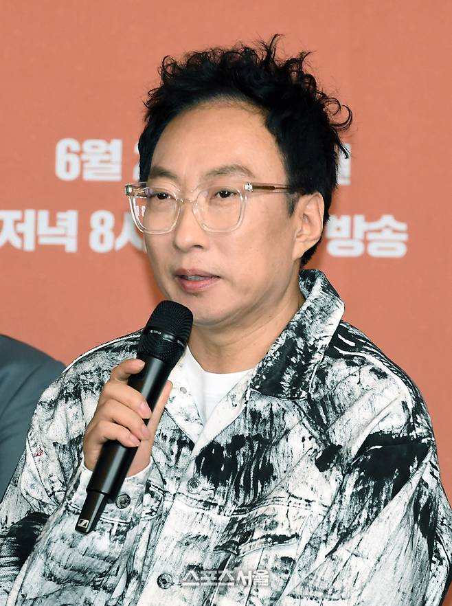 개그맨 박명수가 20일 서울 마포구 스탠포드호텔에서 진행된 JTBC ‘My name is 가브리엘’ 제작발표회에서 취재진의 질문에 답을 하고 있다. 박진업 기자 upandup@sportsseoul.com