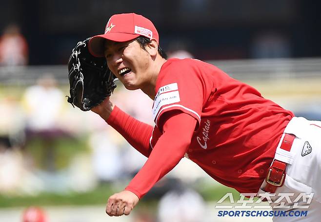 17일 대전 한화생명볼파크에서 열린 SSG-한화전. 선발투수 김광현이 투구하고 있다. 대전=정재근 기자 cjg@sportschosun.com/2025..5.17/