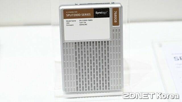 U.3 규격 7.68TB NVMe SSD 'SPU7200D'. (사진=지디넷코리아)