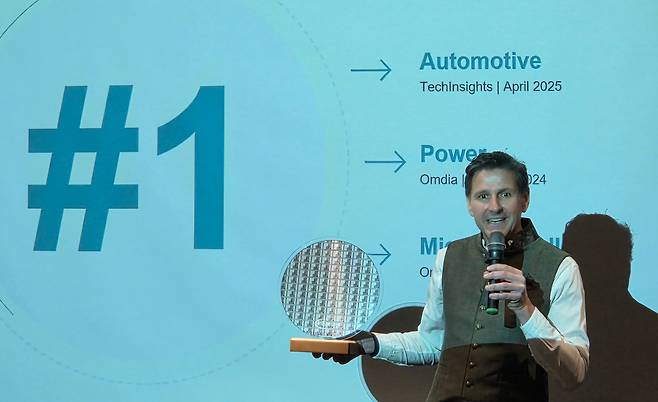 안드레아스 우르시츠 인피니언 마케팅 최고책임자는 22일 서울 삼성동 코엑스에서 연례 기술 협력 포럼 '인피니언 옥토버테크 서울 2025'를 열었다./최지희 기자