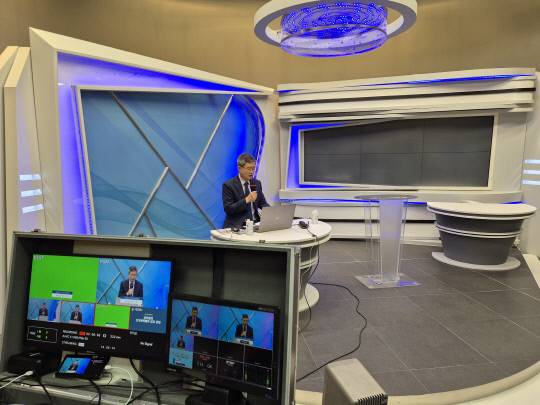 황수현 충남선거관리위원회 홍보과장이 유튜브를 통해 선거법 연수를 진행하고 있다. 충남교육청 제공.