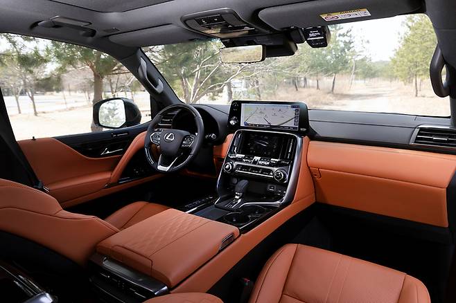 렉서스 LX 700h 실내