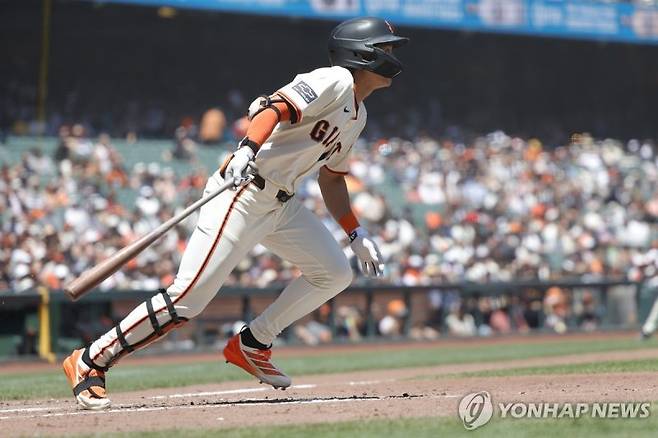 이정후가 22일 캔자스시티 로열스와의 홈경기에서 3타수 1안타 2볼넷으로 활약하며 3출루 경기를 완성했다.연합뉴스