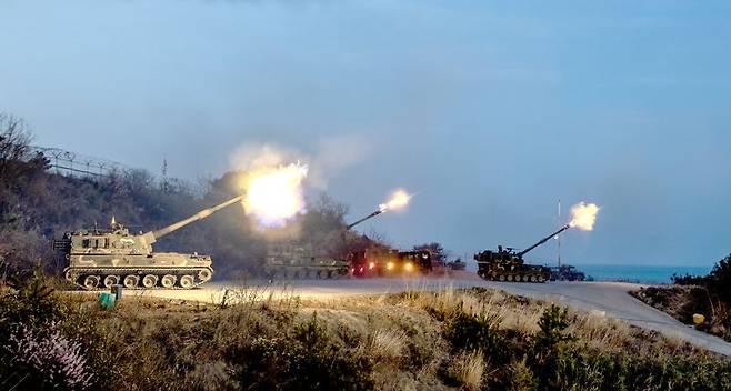 22보병사단 소속 K9A1자주포가 포탄을 발사하고 있는 모습. 육군 제공