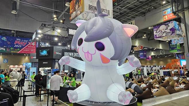 브라운더스트 2 팬들의 쉼터로 활용된 네오위즈 부스