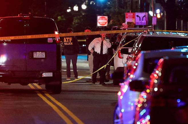 21일 워싱턴 디시(D.C.)의 캐피털 유대인 박물관 인근에서 이스라엘 대사관 직원 2명이 총격으로 사망했다. 워싱턴/로이터 연합뉴스