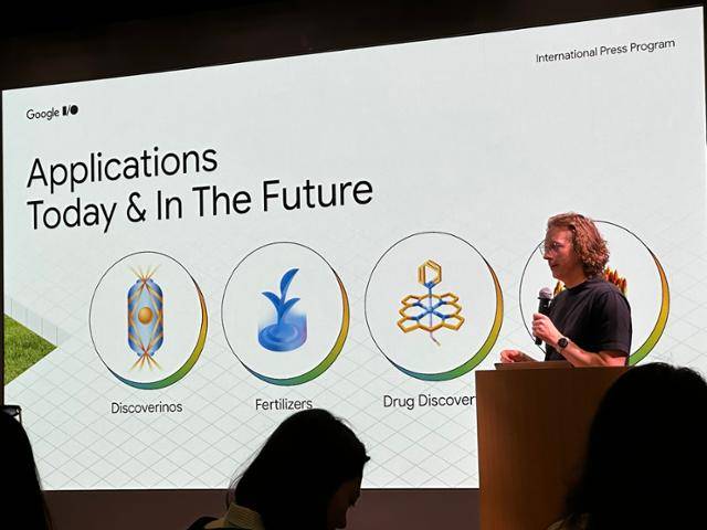 구글의 양자 하드웨어 담당 율리안 켈리 수석 엔지니어가 21일 미국 실리콘밸리 구글 본사에서 열린 양자 세션에서 발표하고 있다. 실리콘밸리=이서희 특파원