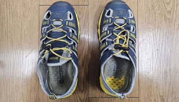 피의자 A씨가 범행 당시 착용한 신발./국토교통부 철도특별사법경찰대 제공