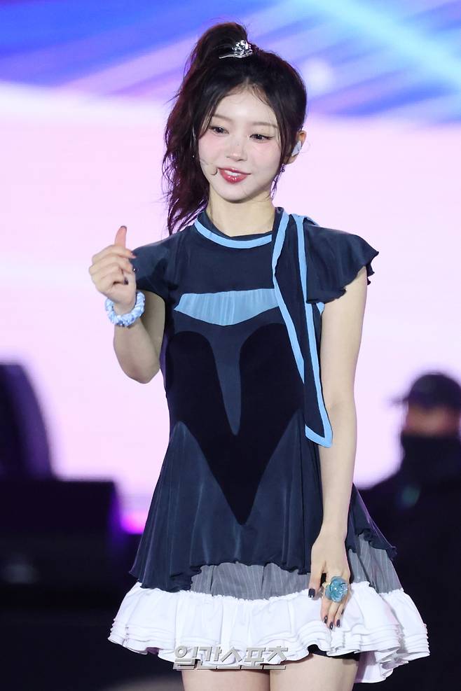 그룹 아일릿이 3일 인천 서구 아시아드주경기장에서 열린 'Trend wave Festival 2025 (트렌드웨이브 2025)'에 참석해 관객과의 소통과 멋진 무대를 선보이고 있다.인천=서병수 기자 qudtn@edaily.co.kr /2025.05.03/