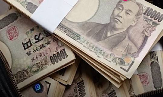 일본 국채 가격이 하락세를 이어가면서 30년물과 40년물 등 장기 국채 금리가 사상 최고치를 찍었다. 사진은 본 기사 내용과 무관. [사진=유튜브 @Tomo News Korea]