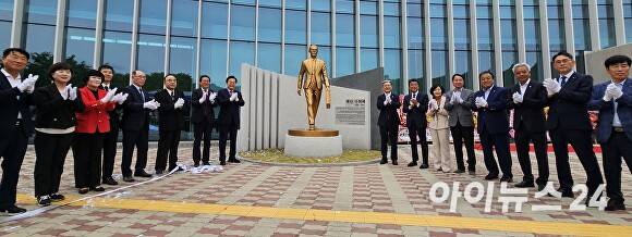 지난 21일 경남 의령군 부림변 입산리 백산 안희제 선생 생가 인근에 조성된 '백산 나라사랑 너른 마당' 기념관에서 개관식이 열리고 있다. [사진=임승제 기자]