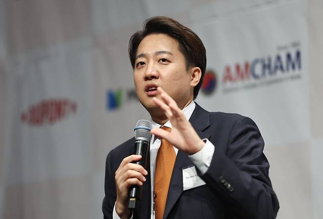 이준석 개혁신당 대선 후보가 22일 그랜드하얏트서울에서 열린 주한미국상공회의소(암참) 간담회에서 발언하고 있다. / 사진=연합뉴스