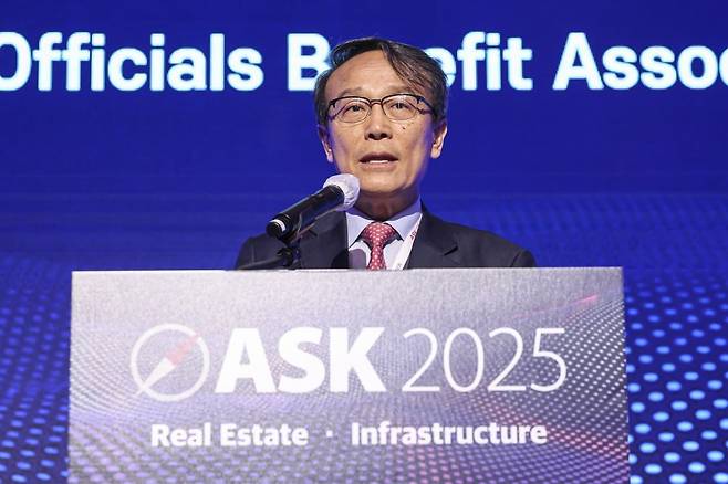 ASK 2025 글로벌 대체투자 콘퍼런스 개막 이틀차인 22일 서울 여의도 콘래드호텔에서 허장 대한지방행정공제회 CIO가 LP 기조연설을 하고 있다. 임형택 기자