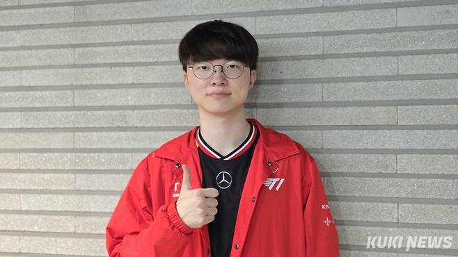 ‘페이커’ 이상혁이 22일 오후 7시 서울 종로구 롤파크 LCK 아레나에서 열린 ‘2025 LCK’ 정규시즌 2라운드 BNK 피어엑스와 경기가 끝난 뒤 쿠키뉴스와 만나 인터뷰하고 있다. 김영건 기자