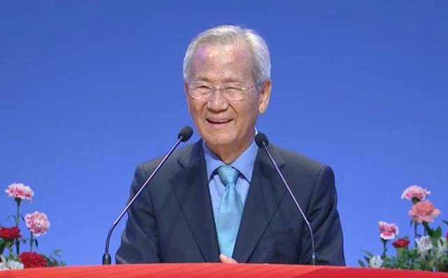 WEA 회장을 지낸 김상복 할렐루야교회 원로목사가 지난 17일 서울 서초구 사랑의교회 새벽예배에서 WEA가 가장 복음적인 단체라고 소개하고 있다. 유튜브 캡처