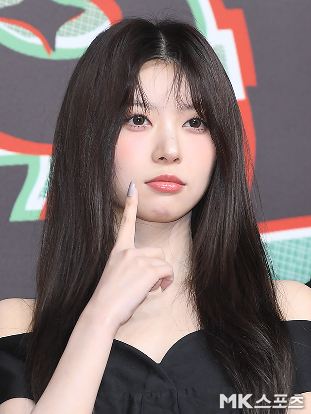 그룹 아일릿 멤버 모카가 손가락 부상을 입었다. / 사진 = 천정환 기자