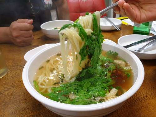 ‘손’보다 ‘기계’를 더 쳐주던 시절의 메뉴, 기계우동.