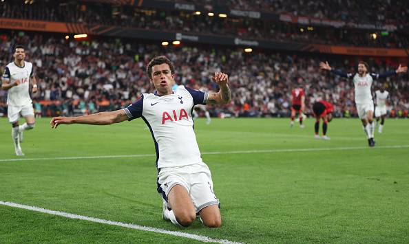 브레넌 존슨 22일(한국시간) 스페인 빌바오의 산 마메스 경기장에서 열린 맨체스터 유나이티드와 유럽축구연맹(UEFA) 유로파리그(UEL) 결승에서 선제골을 넣은 후 세리머니를 하고 있다.    [게티이미지]