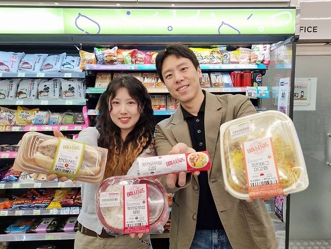 [서울=뉴시스] 편의점 CU가 세계 요리를 구현한 간편식 브랜드 '테이스티 월드'를 신규 론칭하고 태국, 베트남, 인도네시아 풍의 상품 6종을 순차적으로 출시하고 있다고 22일 밝혔다. (사진=BGF리테일 제공) *재판매 및 DB 금지