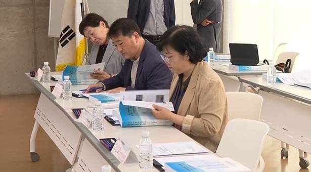 제주도 지하수관리분과위원회가 한진그룹 계열 한국공항의 지하수 취수량 증량 신청과 관련해 심사를 진행하고 있다. 사진=서충원 기자.