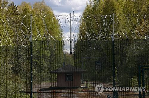 핀란드, 러시아 국경에 울타리 설치#핀란드 #러시아 국경 #울타리 [로이터=연합뉴스]