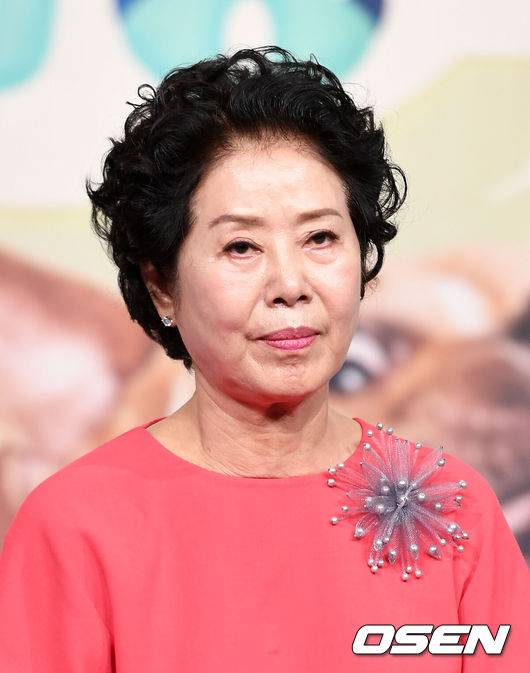 [OSEN=이대선 기자] 12일 오후 서울 영등포 타임스퀘어 아모리스홀에서 tvN '대화가 필요한 개냥' 제작발표회가 열렸다.배우 선우용여가 취재진의 질문을 듣고 있다. /sunday@osen.co.kr