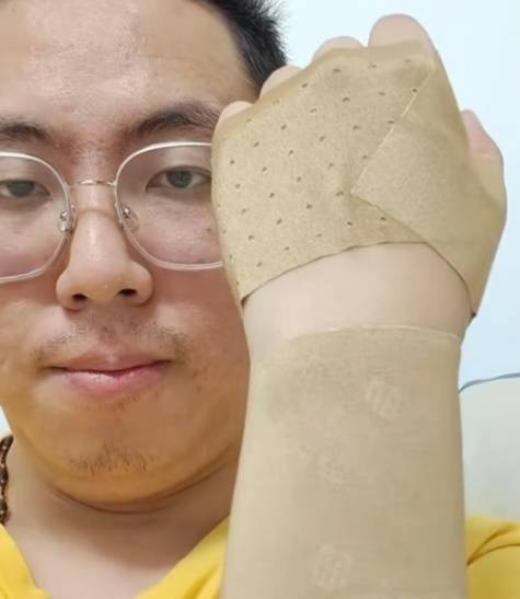 일을 그만두고 육아를 전담한 중국 남성이 산후우울증에 걸렸다고 고백했다. SNS 캡처