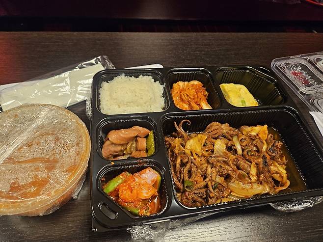 카타르 주재 삼성물산이 탁구국가대표팀에 전달한 한식 도시락. 카타르 현지에서 한식은 고사하고, 점심식사도 제대로 챙기기 힘들었던 대표팀에 주카타르 한국대사관과 삼성물산의 지원은 큰 힘이 됐다. 사진제공│대한탁구협회